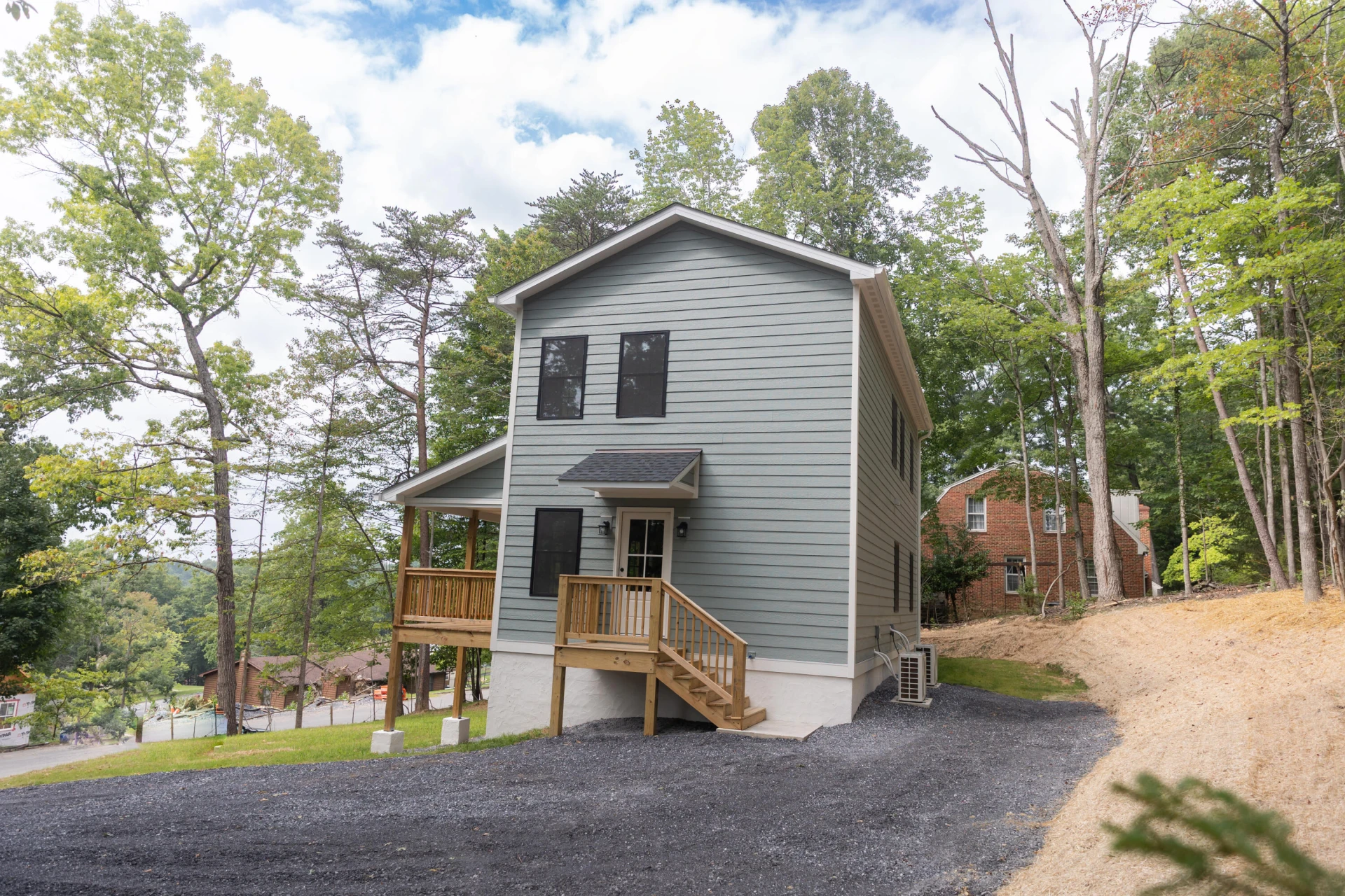 2444 Laurel Ave - Photo 3