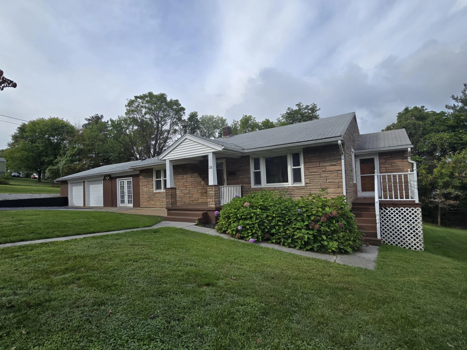 728 N Augusta Ave - Photo 2