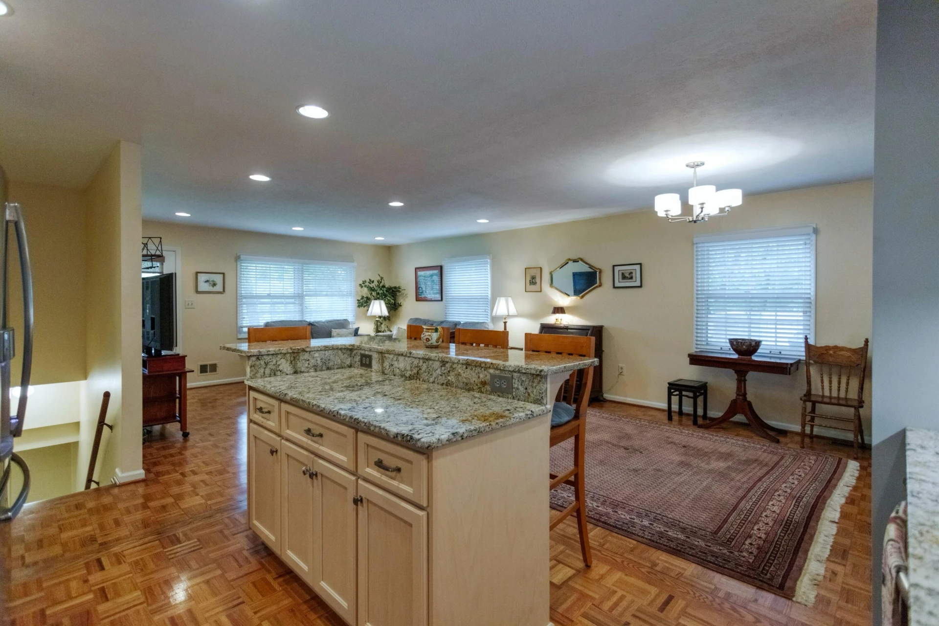 110 McCormick St - Photo 10