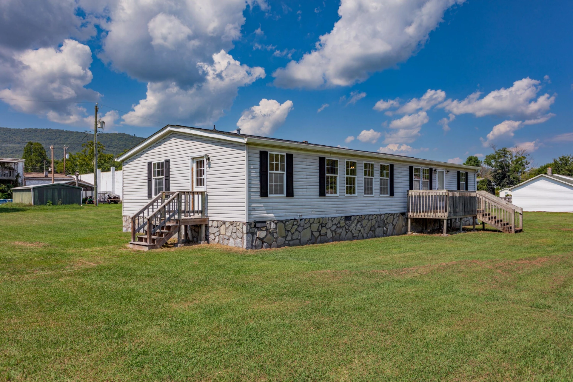736 Anderson St - Photo 3