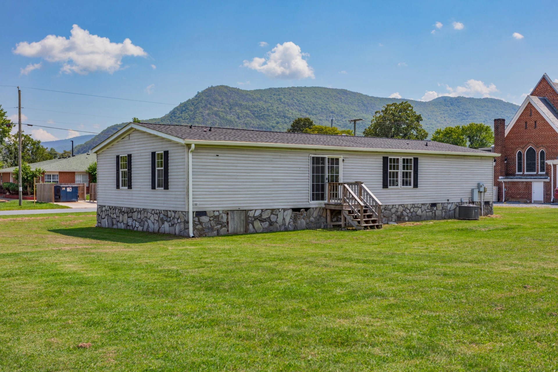 736 Anderson St - Photo 4