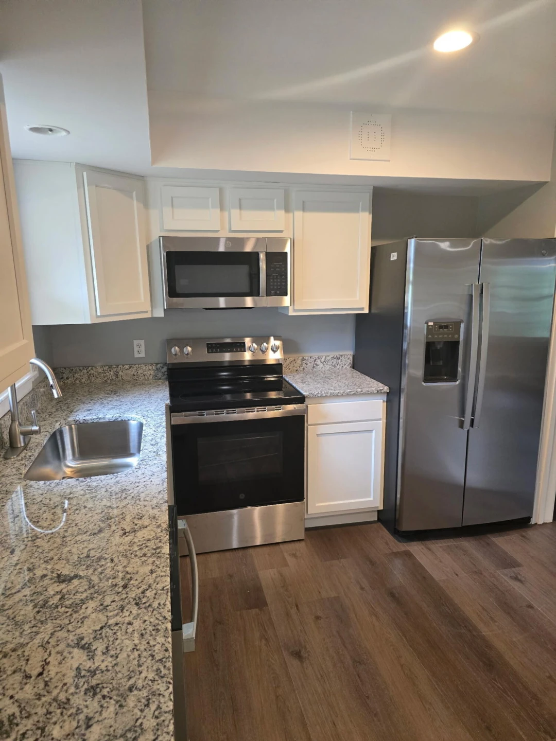 2474 Spruce Ave - Photo 3