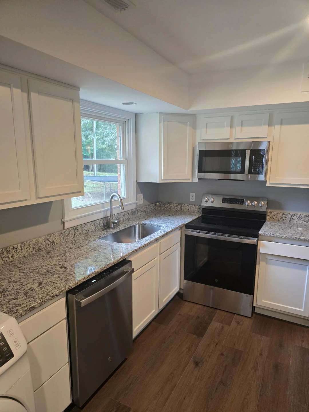 2474 Spruce Ave - Photo 4