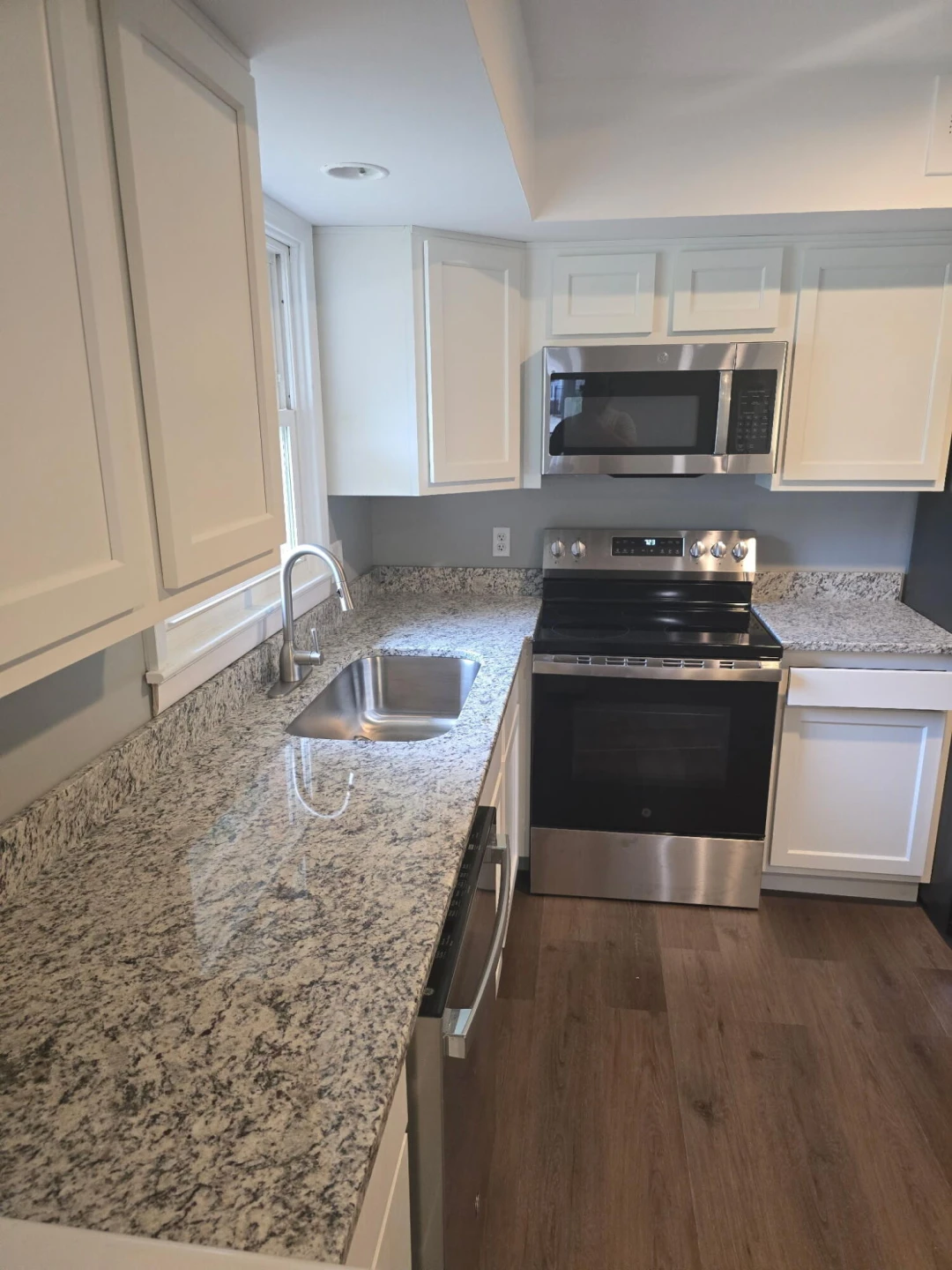 2474 Spruce Ave - Photo 5