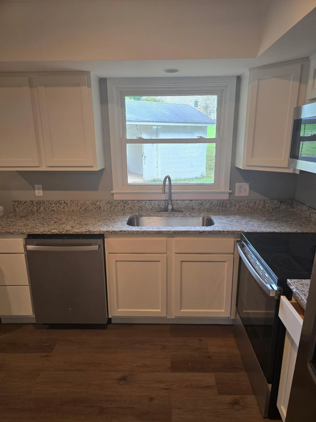 2474 Spruce Ave - Photo 6