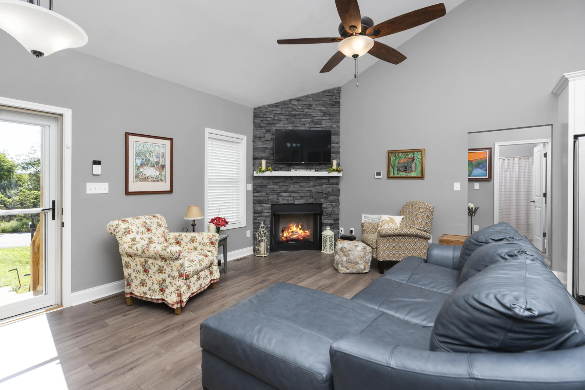 290 Thoroughbred Cir - Photo 3