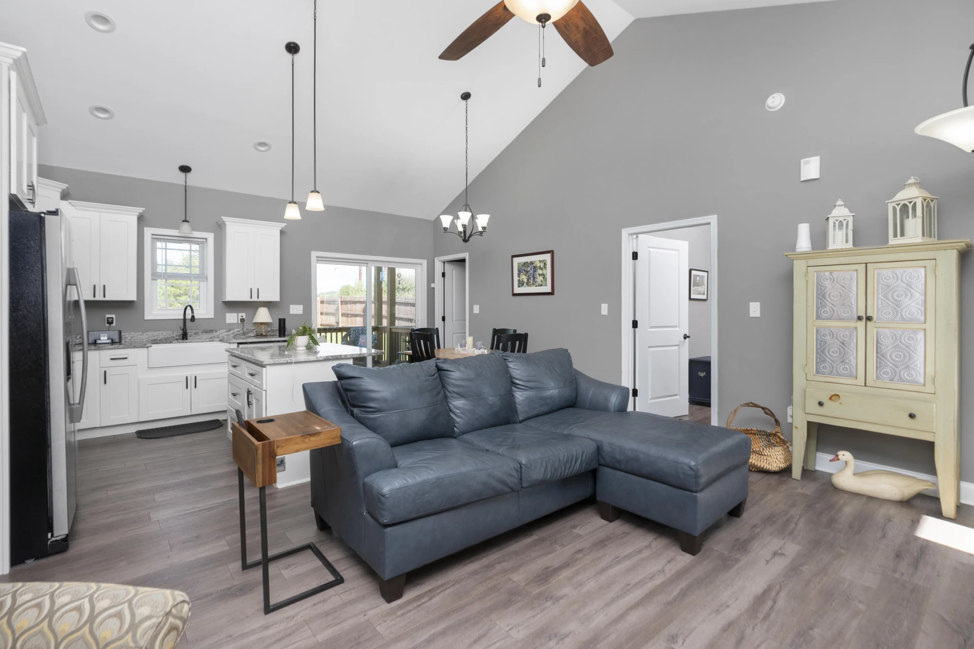 290 Thoroughbred Cir - Photo 5