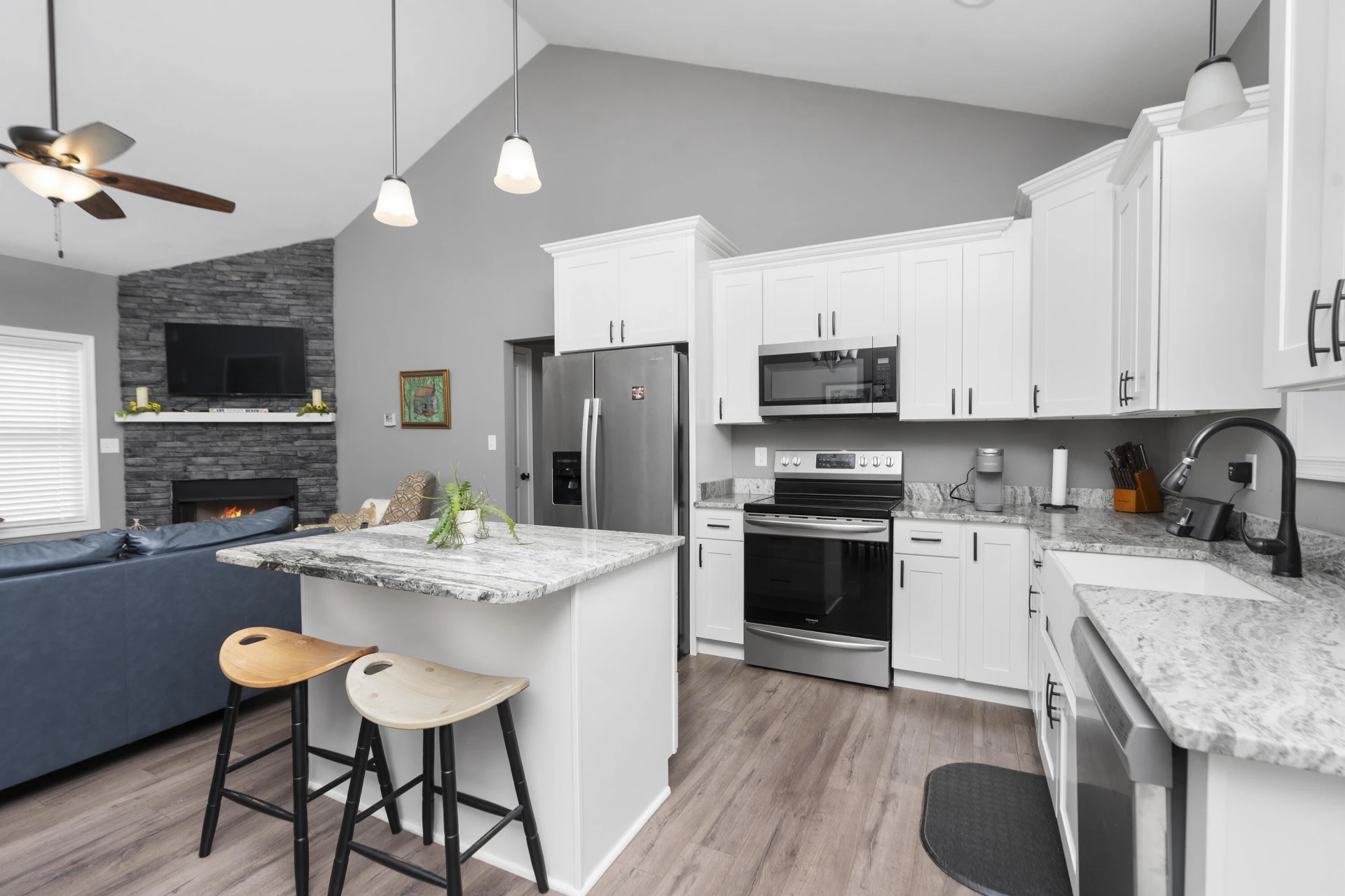 290 Thoroughbred Cir - Photo 8