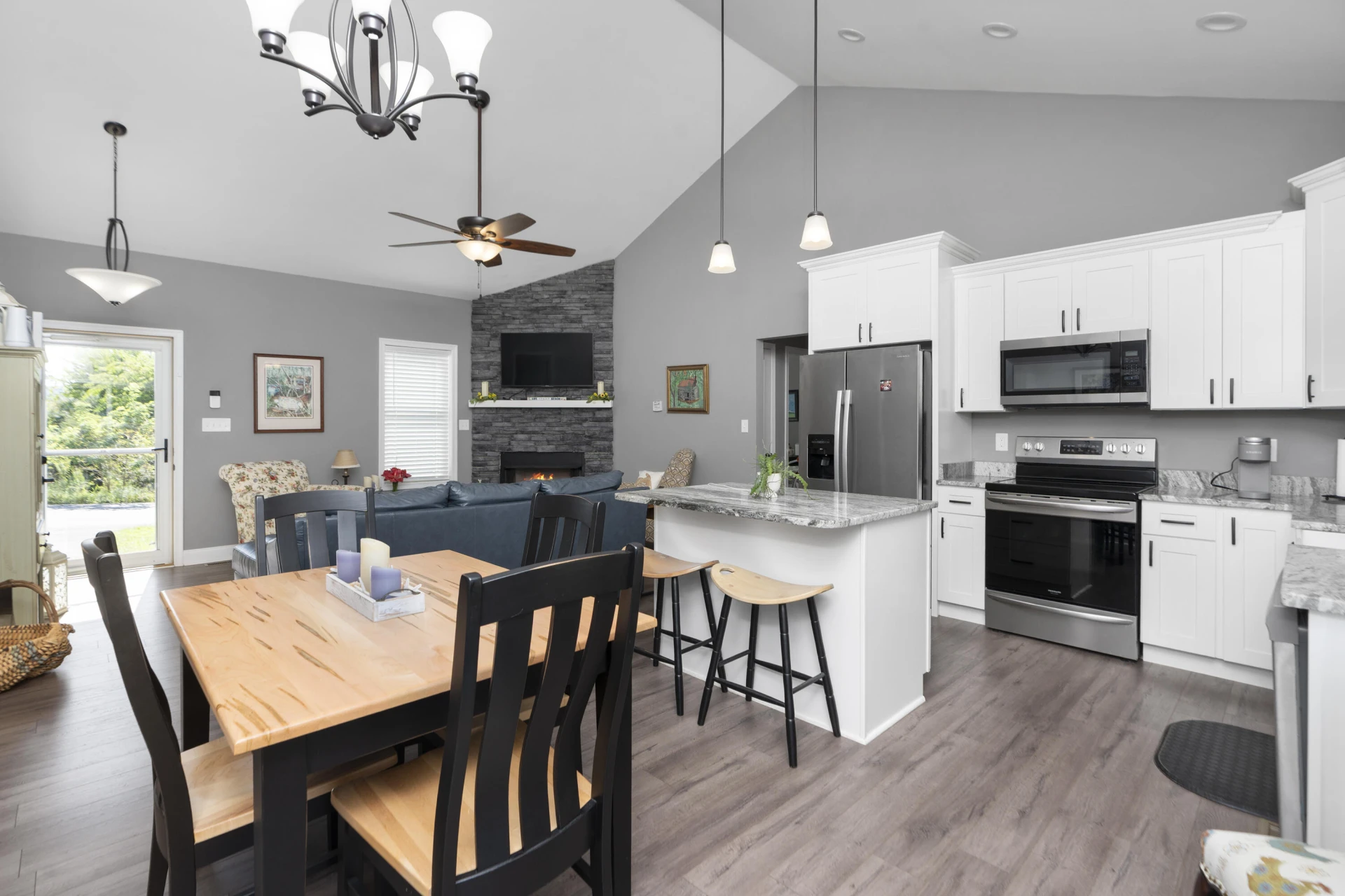 290 Thoroughbred Cir - Photo 9