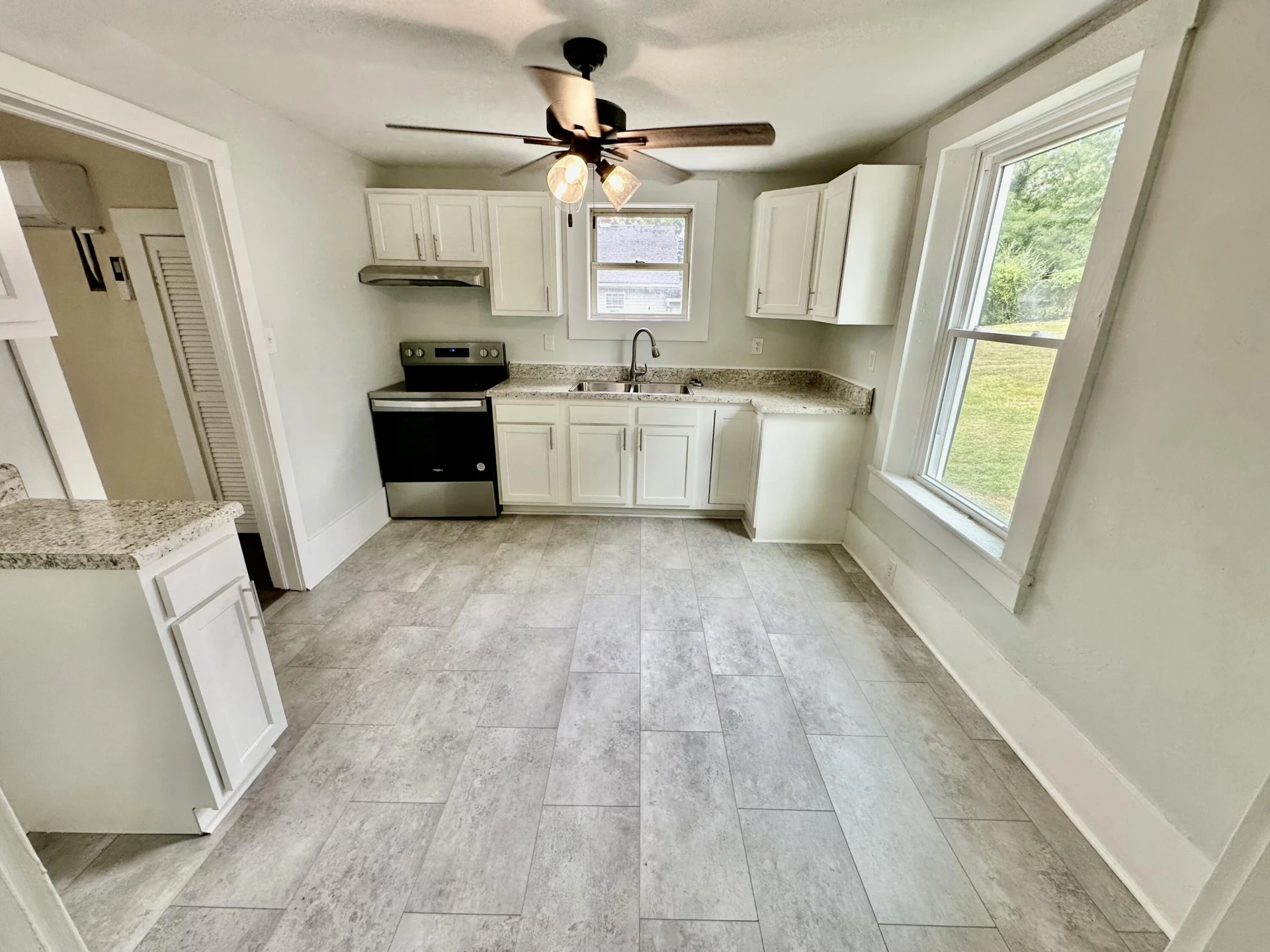 2321 S Lewis Ave - Photo 3