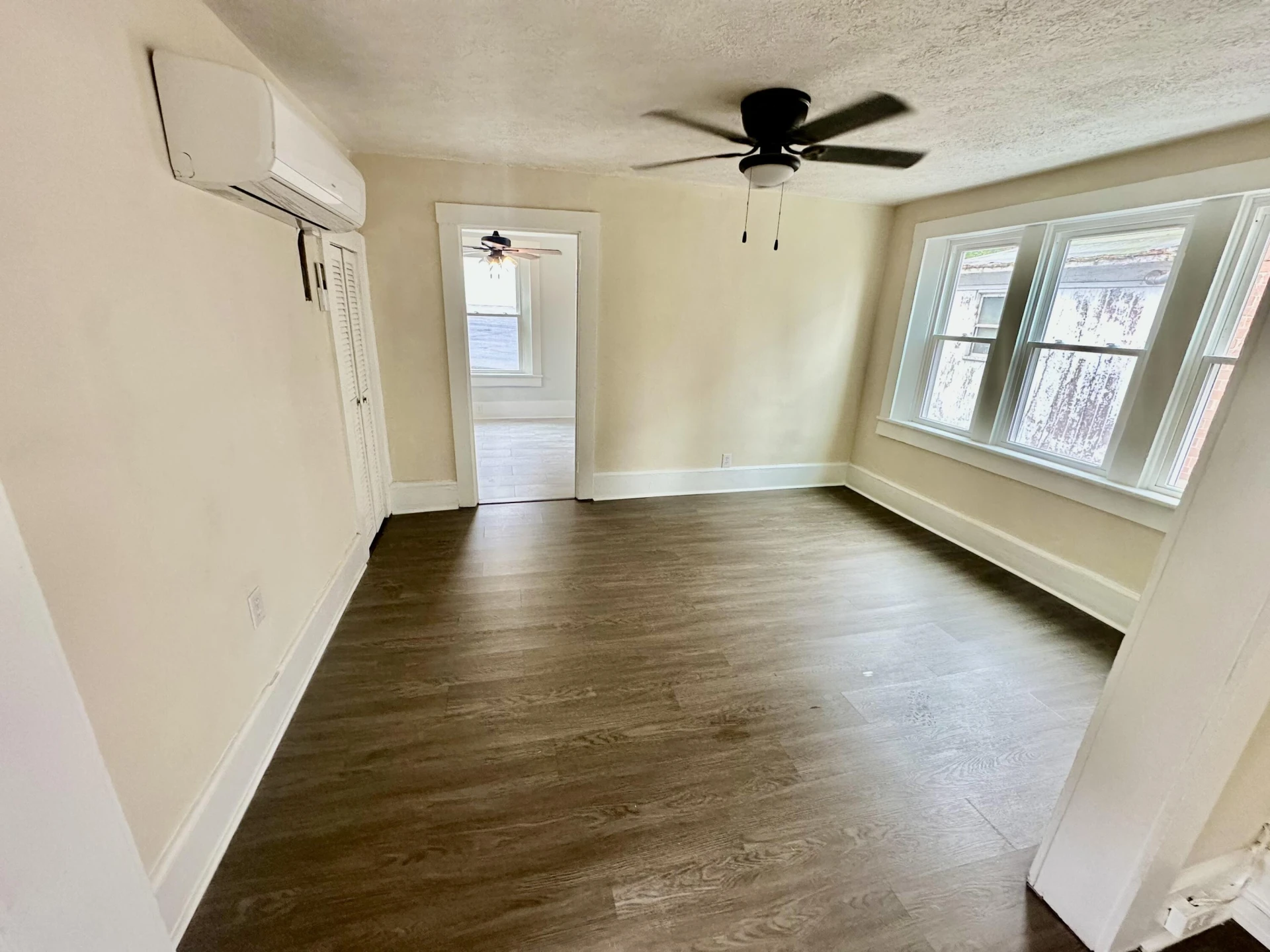 2321 S Lewis Ave - Photo 4