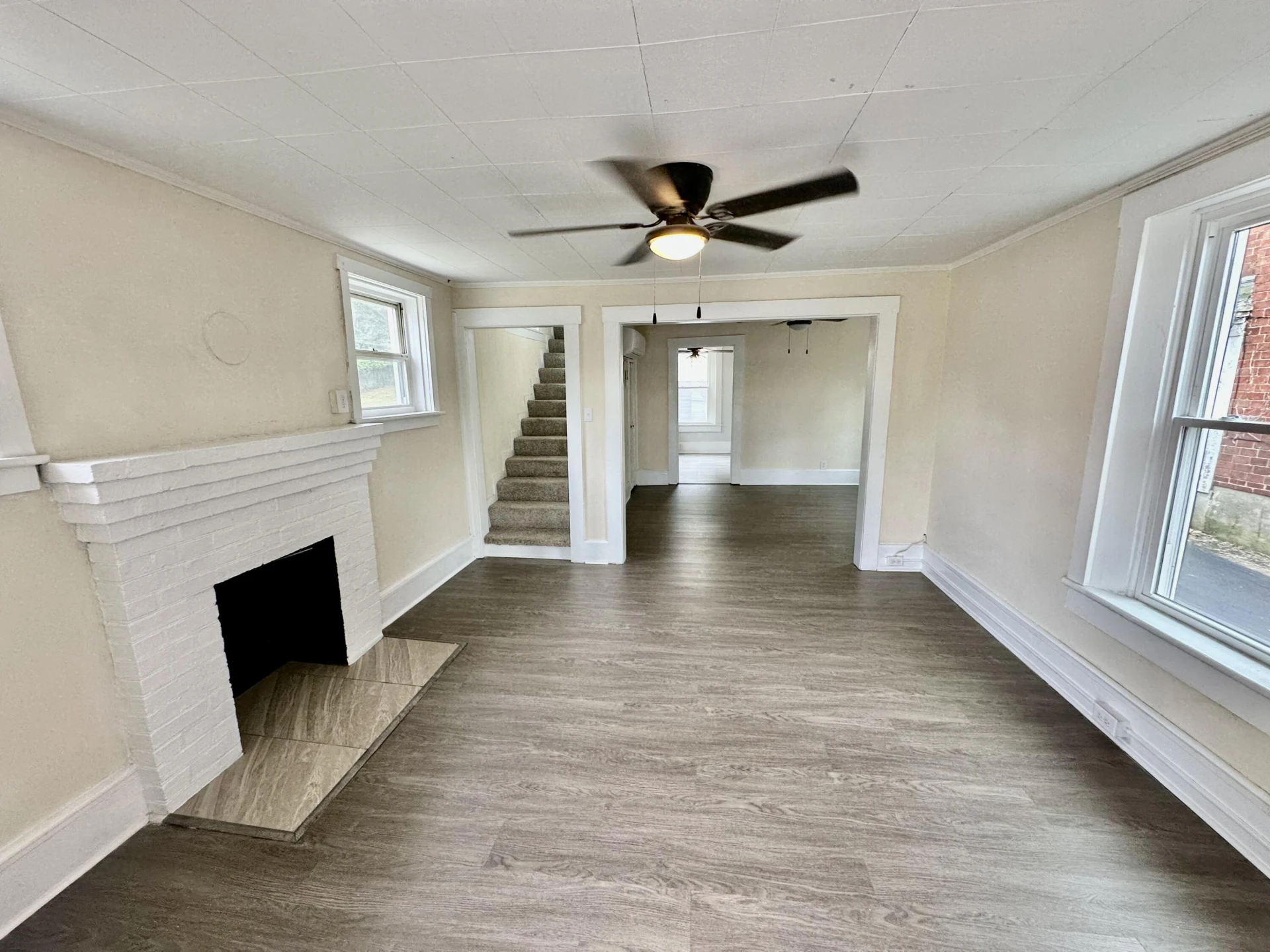 2321 S Lewis Ave - Photo 6