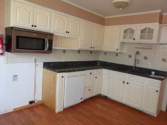 213 E 35th St - Photo 6