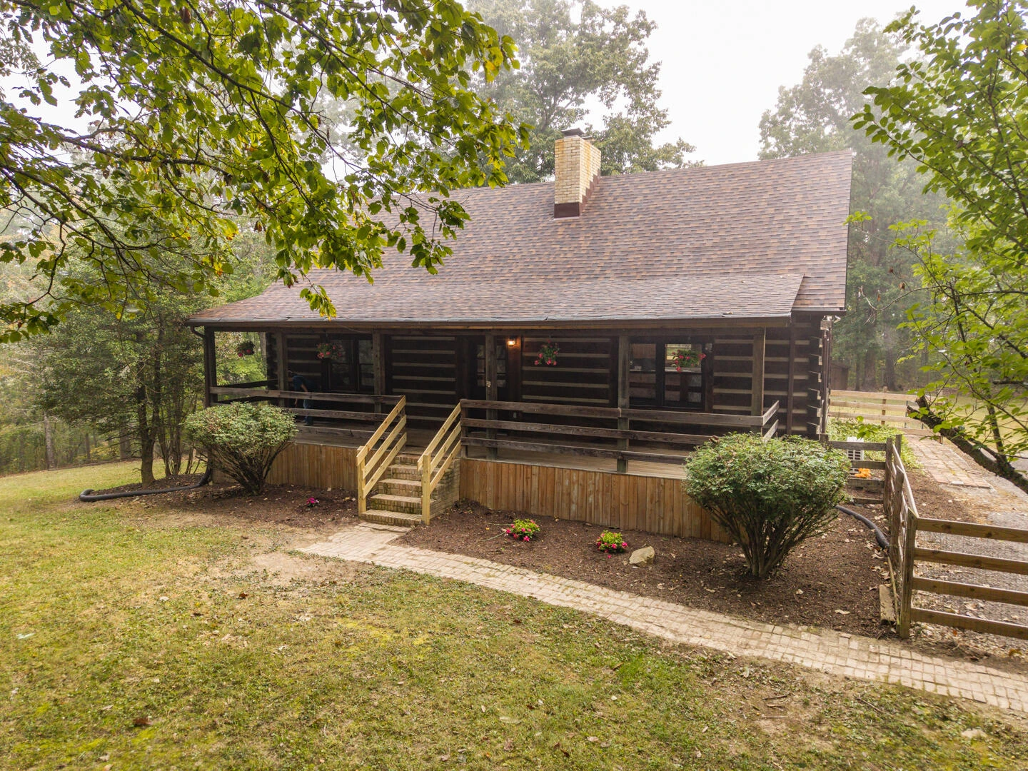 2401 Laurel Ridge Dr - Photo 2