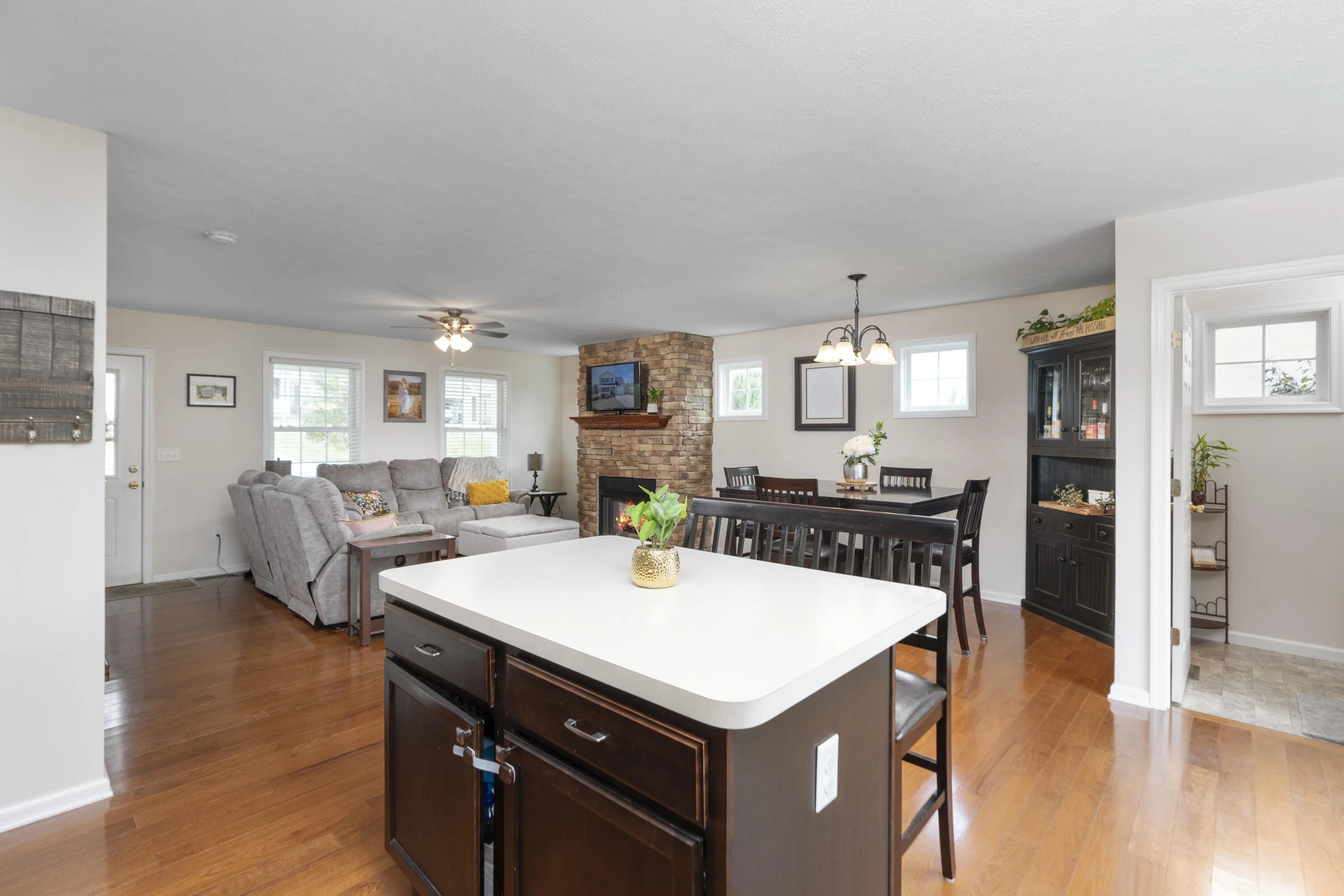 145 Thoroughbred Cir - Photo 3