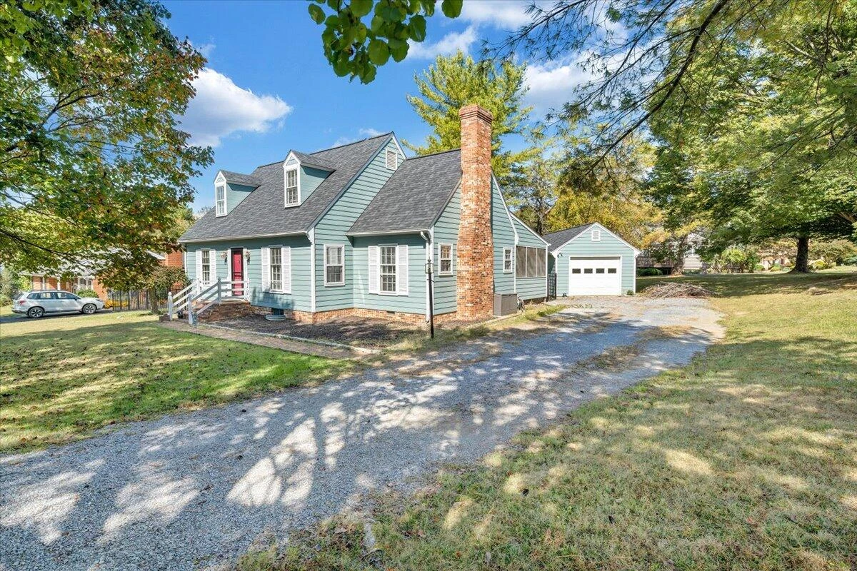 8 Woodduck Rd SW