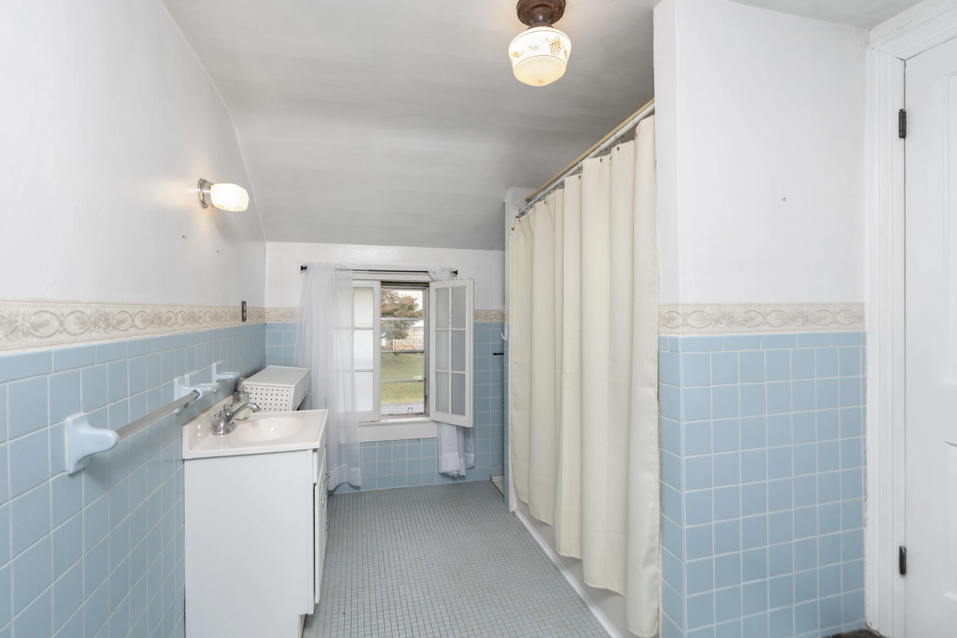 747 E 24th St - Photo 20