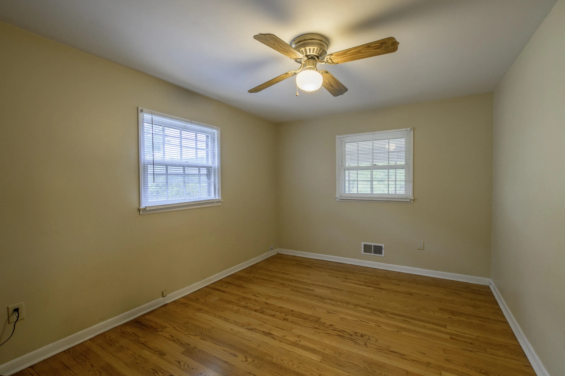172 W 37th St - Photo 15