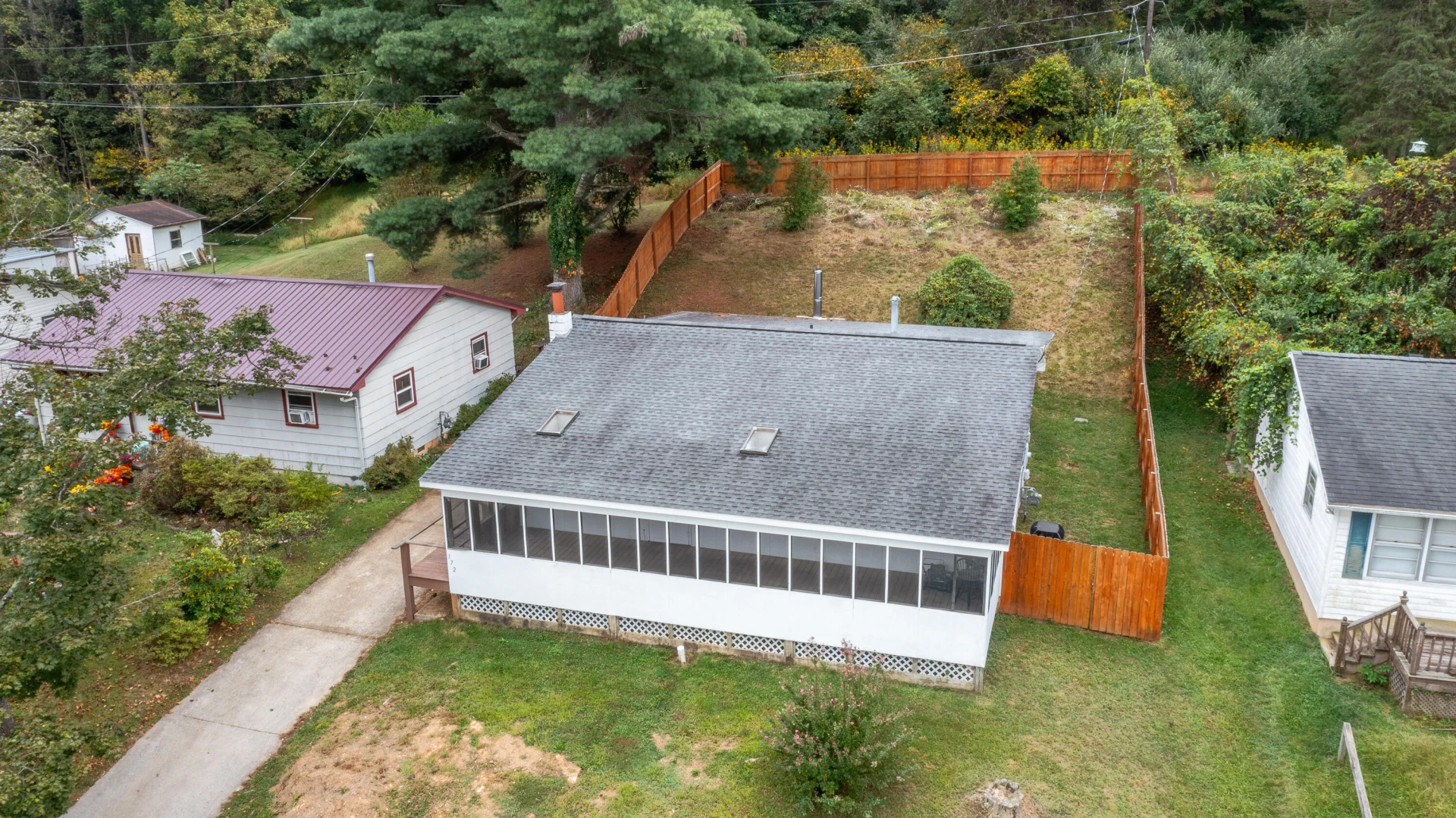 172 W 37th St - Photo 3