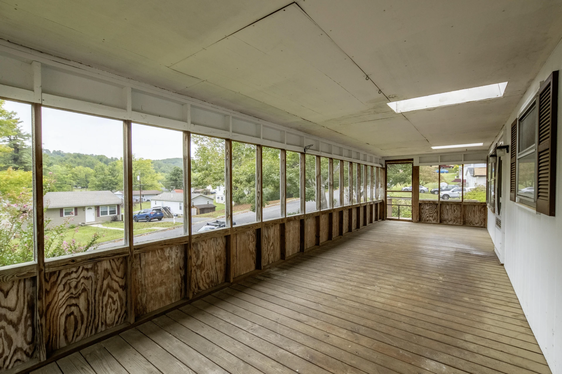 172 W 37th St - Photo 6