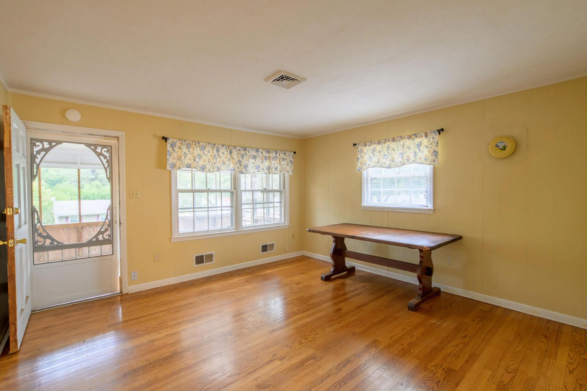 172 W 37th St - Photo 9