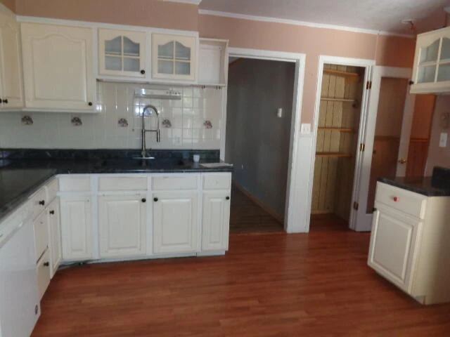 213 E 35th St - Photo 17