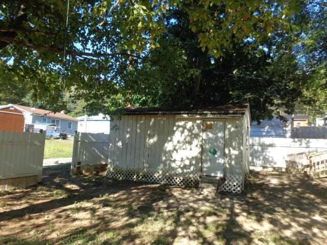 213 E 35th St - Photo 24