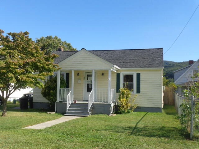 307 E Phillip St