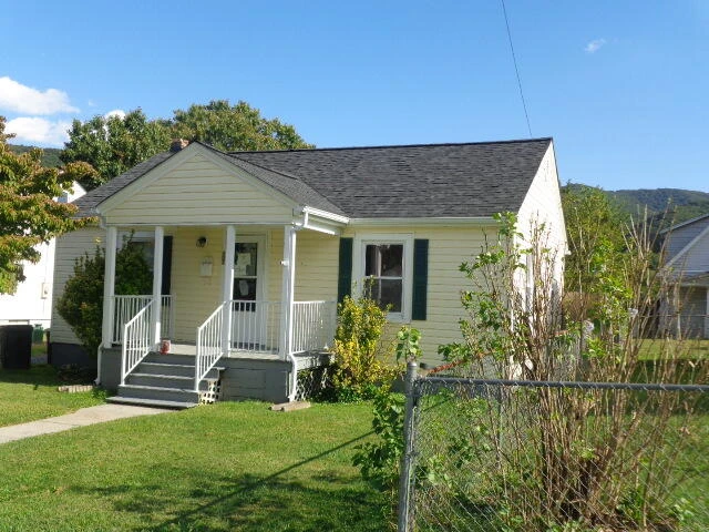 307 E Phillip St - Photo 2