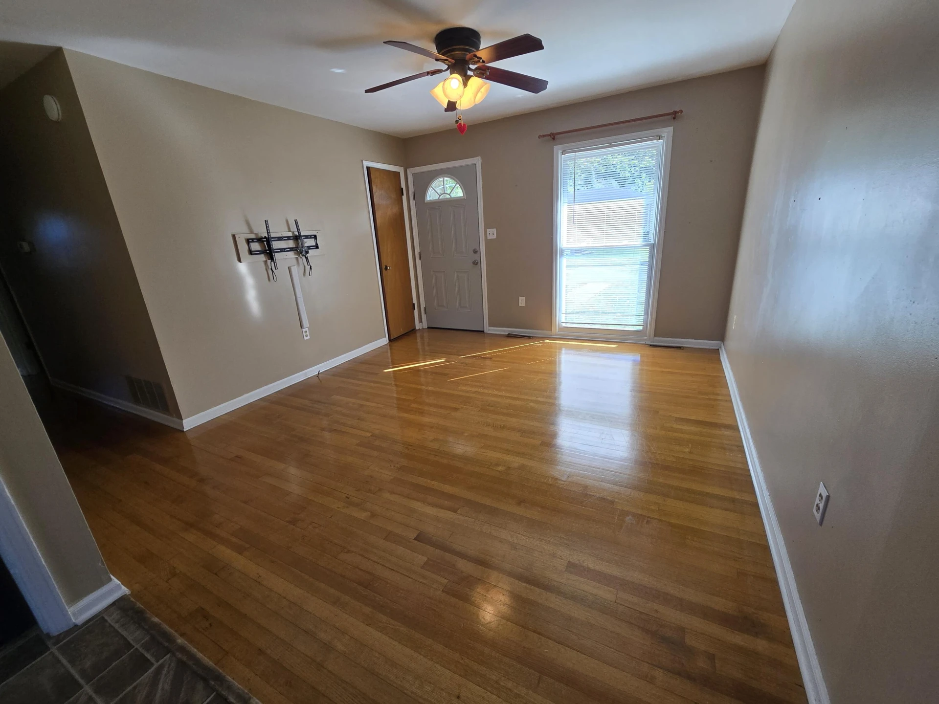 544 Brentwood Dr - Photo 2