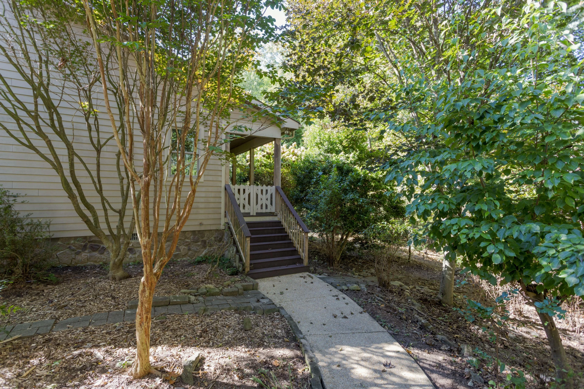 220 East Ridge Dr - Photo 8