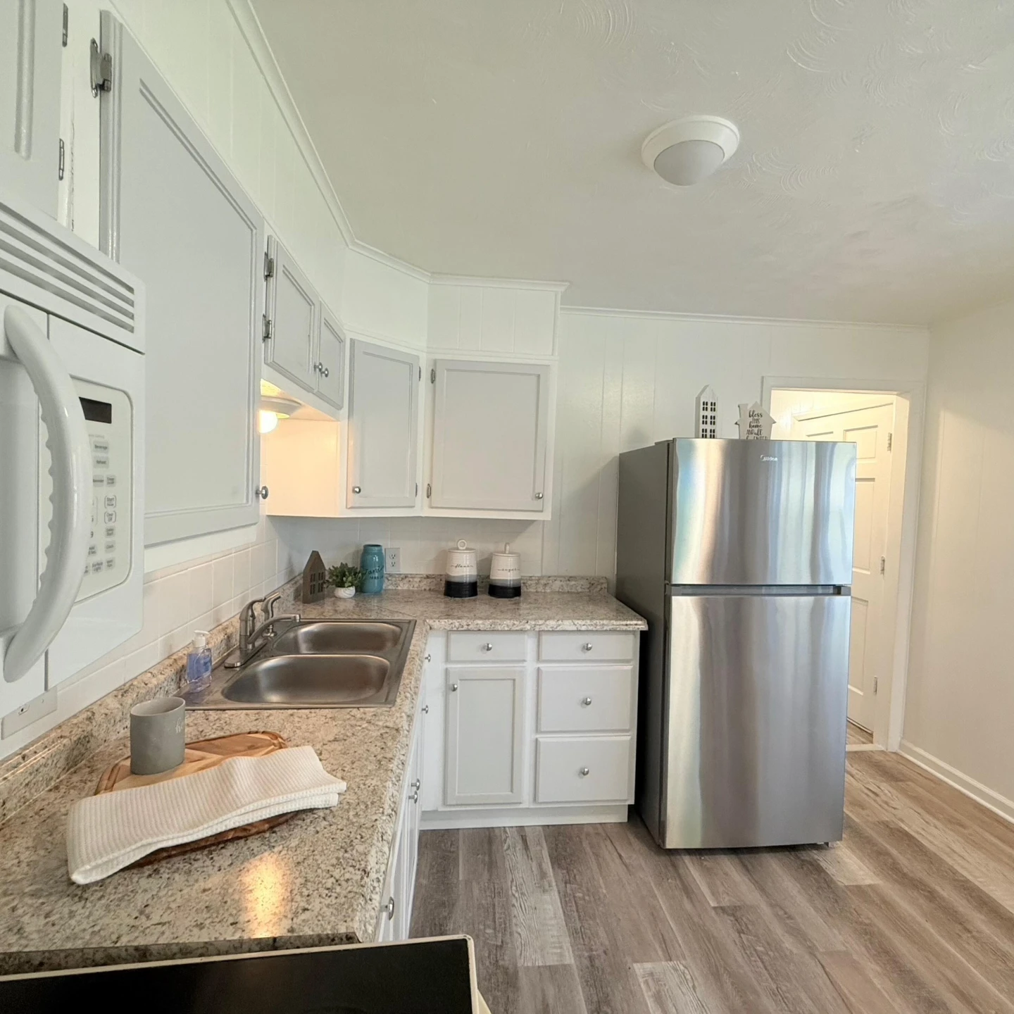 132 W 37th St - Photo 2