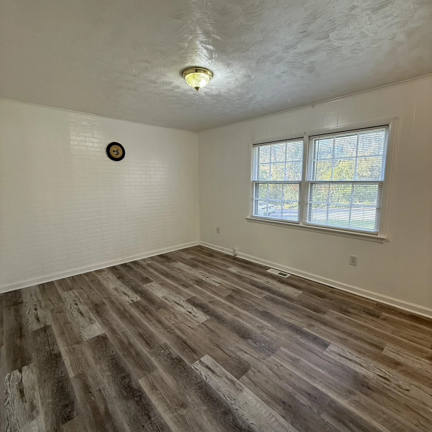 132 W 37th St - Photo 3