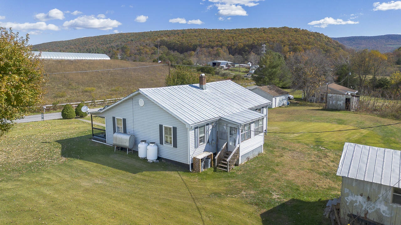 18 Little River Rd