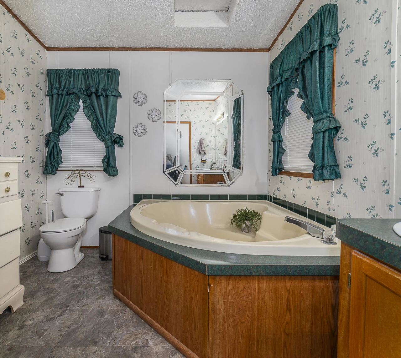 122 E 38th St - Photo 22