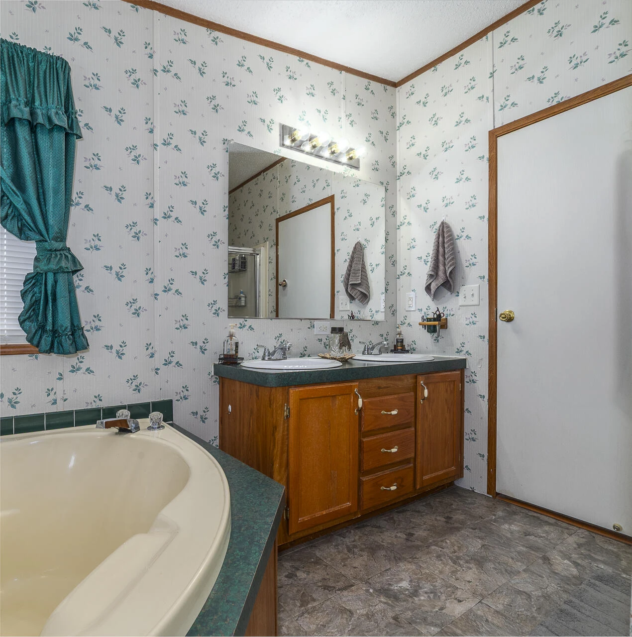 122 E 38th St - Photo 23