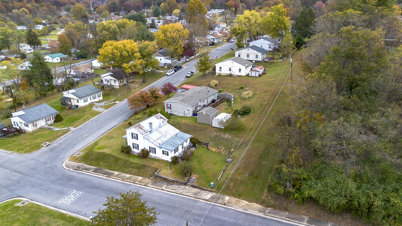 122 E 38th St - Photo 9