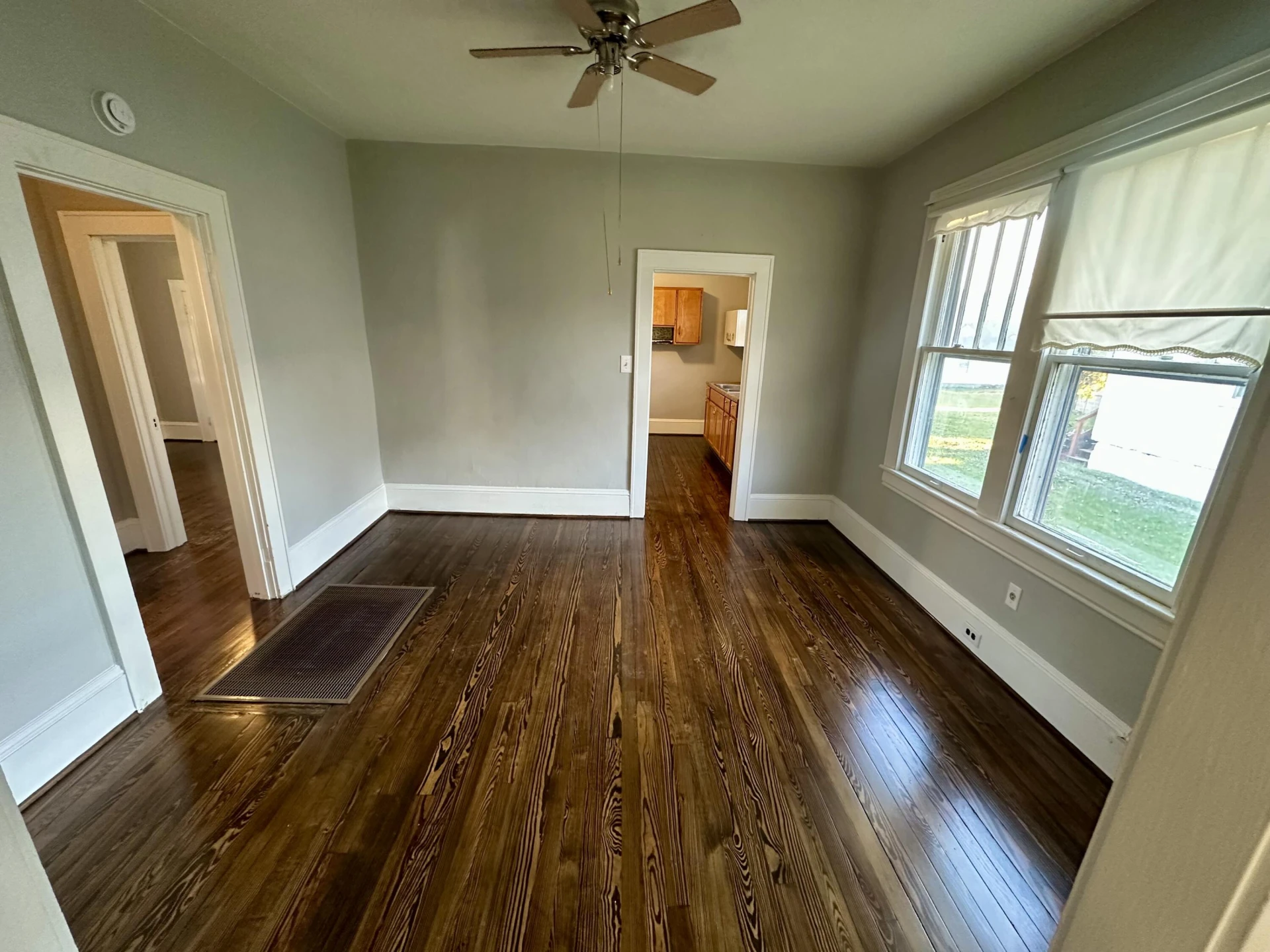 805 W Jackson St - Photo 4