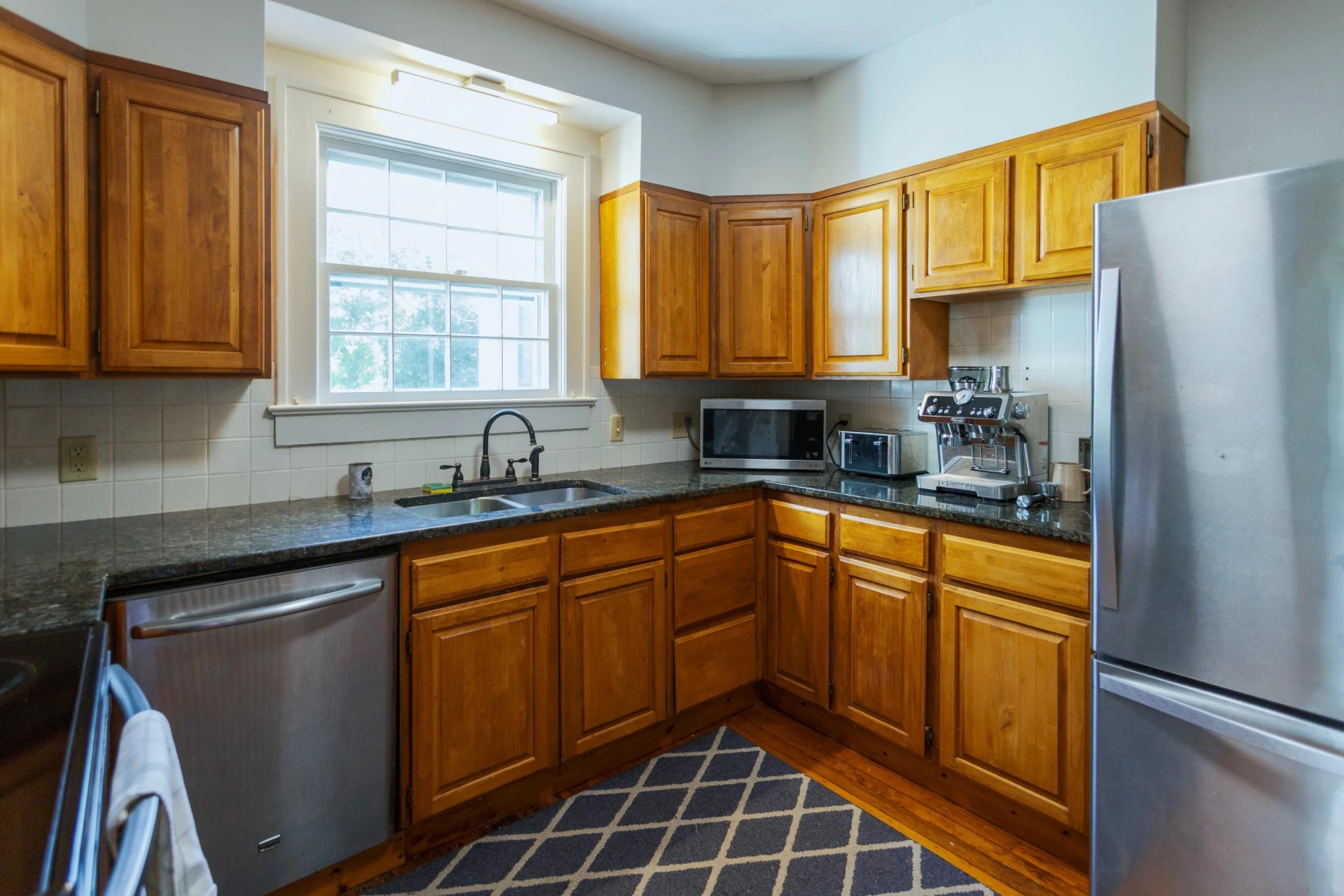 401 Enfield Rd - Photo 6