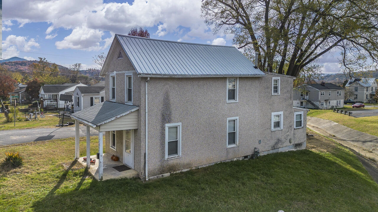 2005 Cedar Ave - Photo 2