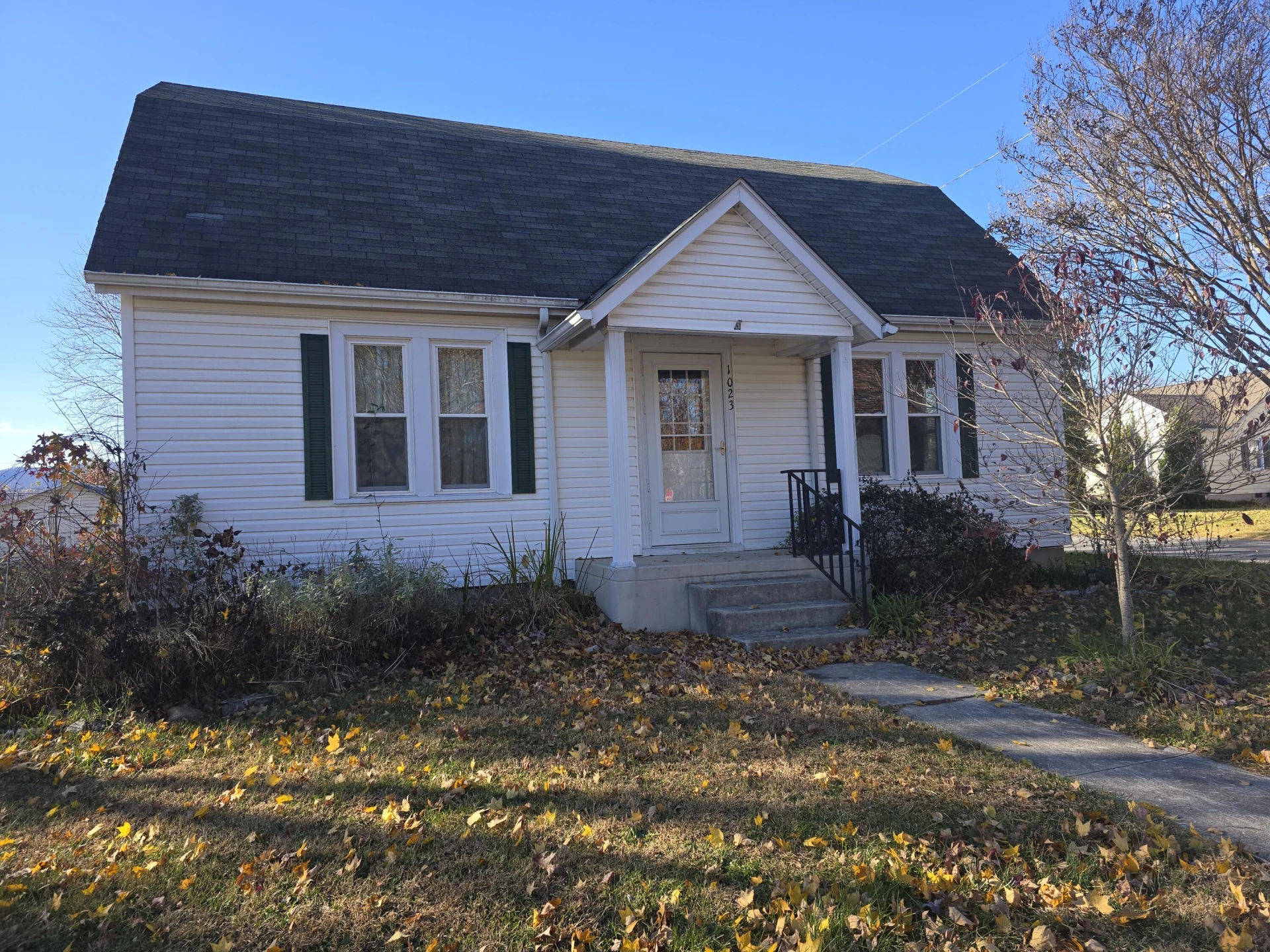 1023 Acacia Ave