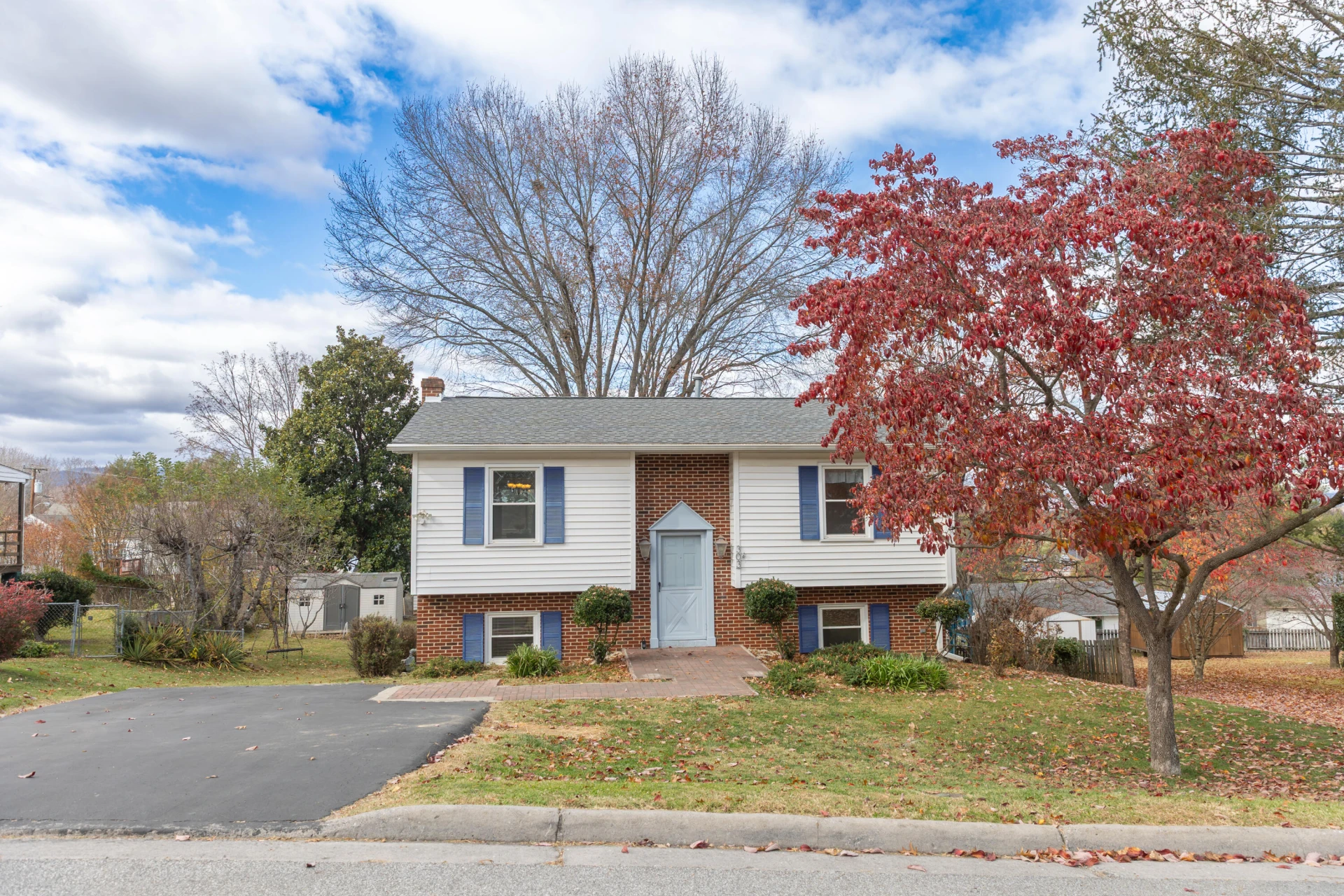 303 Summit St - Photo 4