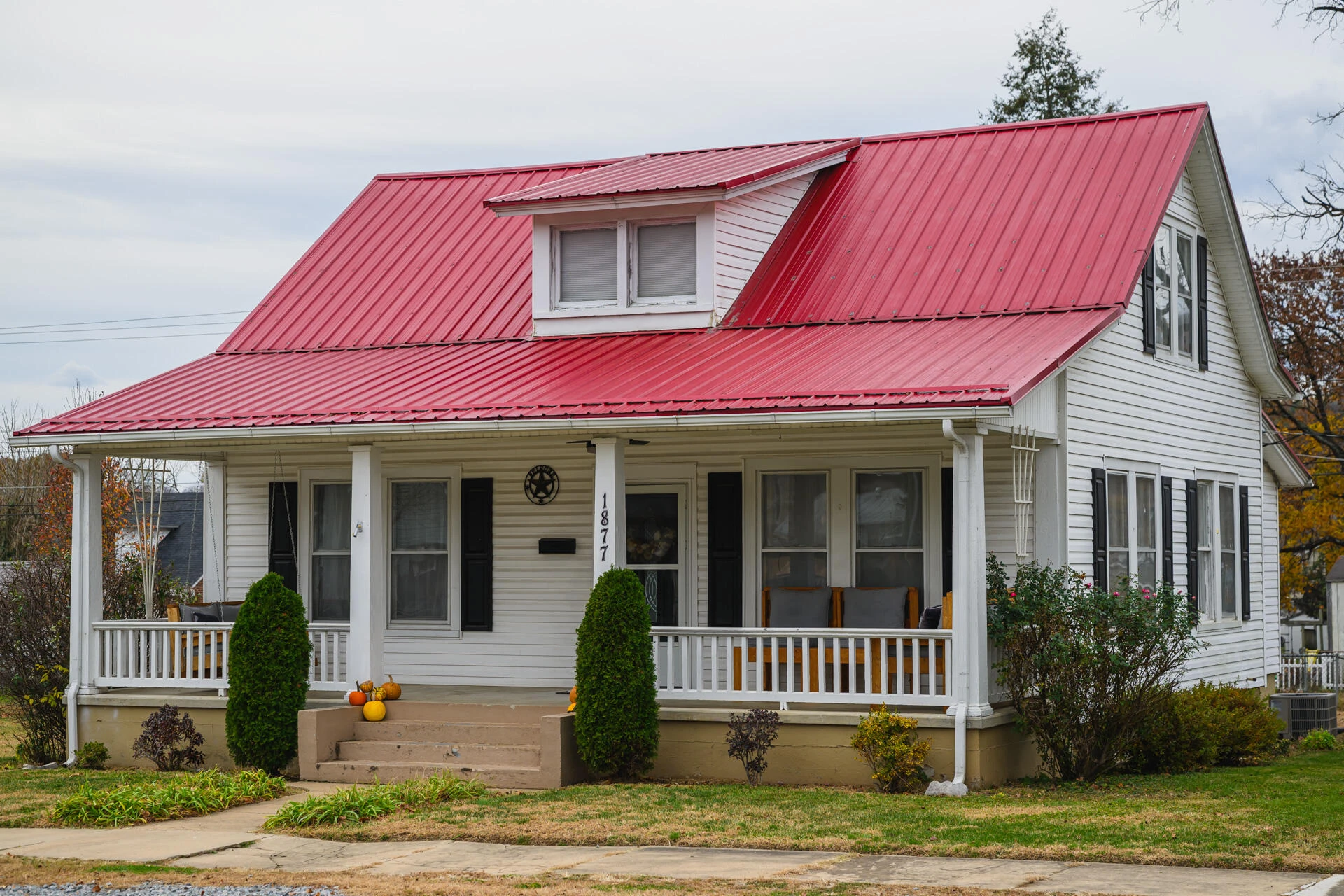 1877 Chestnut Ave - Photo 2