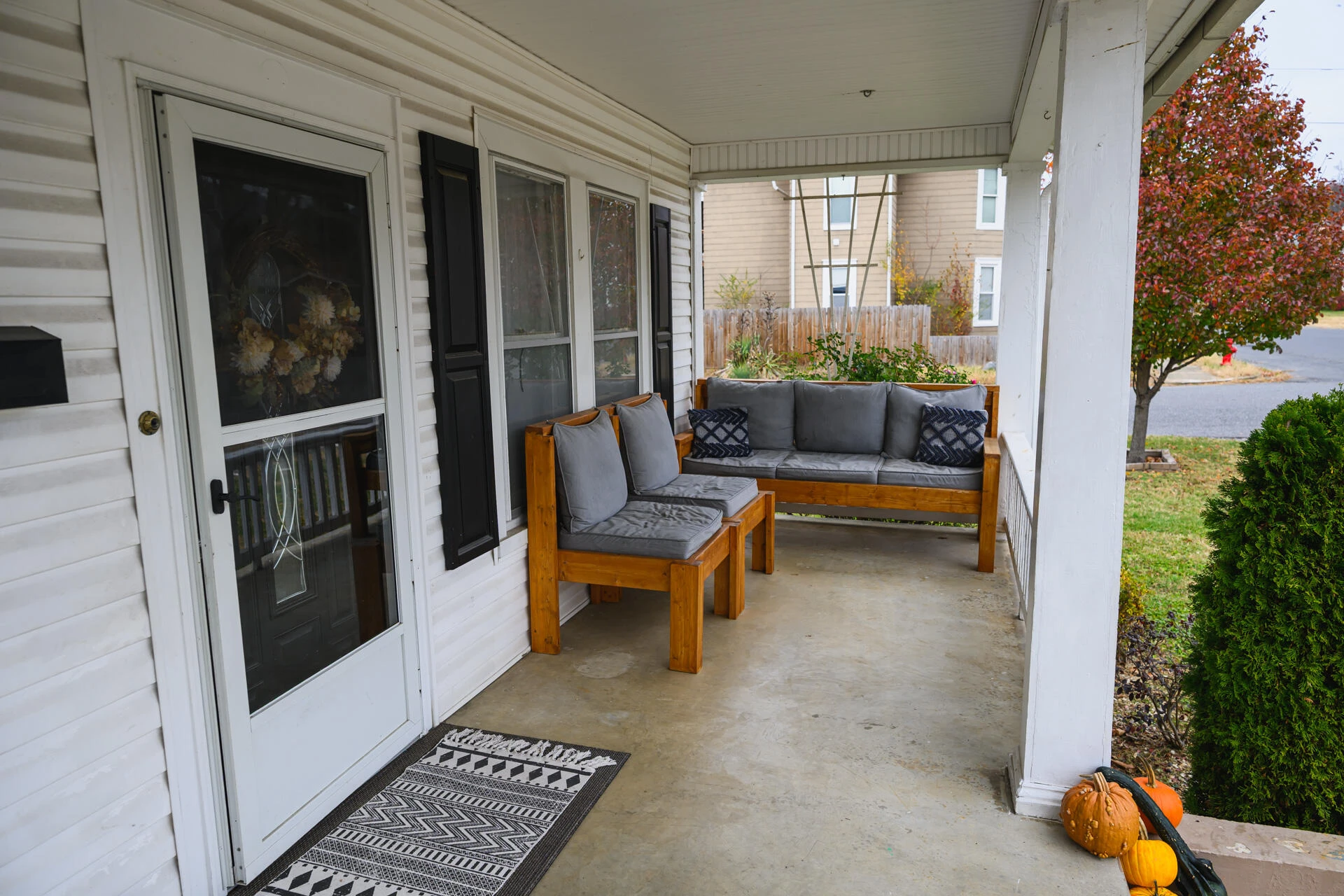 1877 Chestnut Ave - Photo 4