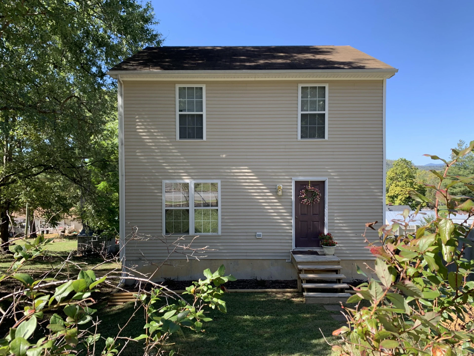 1847 Hawthorne Ave - Photo 2