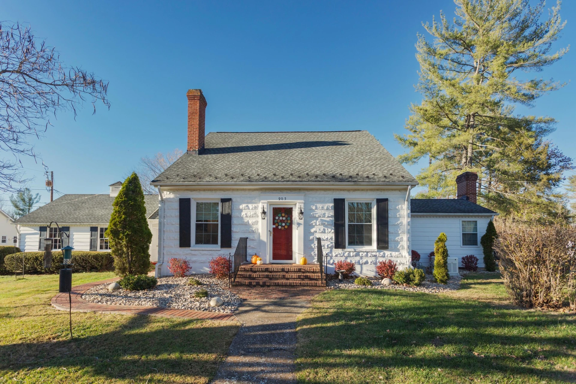 905 Thornhill Rd