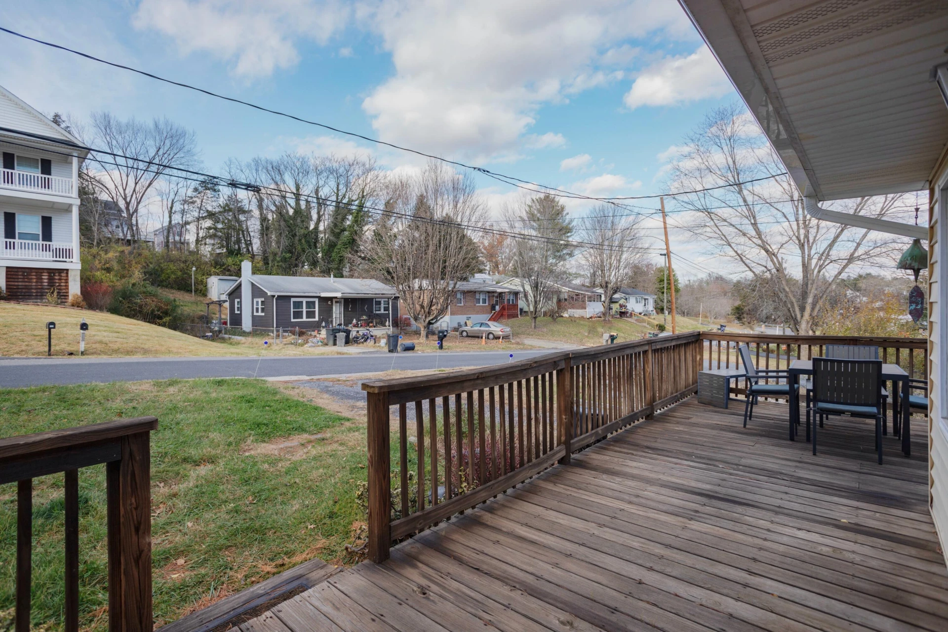 319 N Lewis St - Photo 2