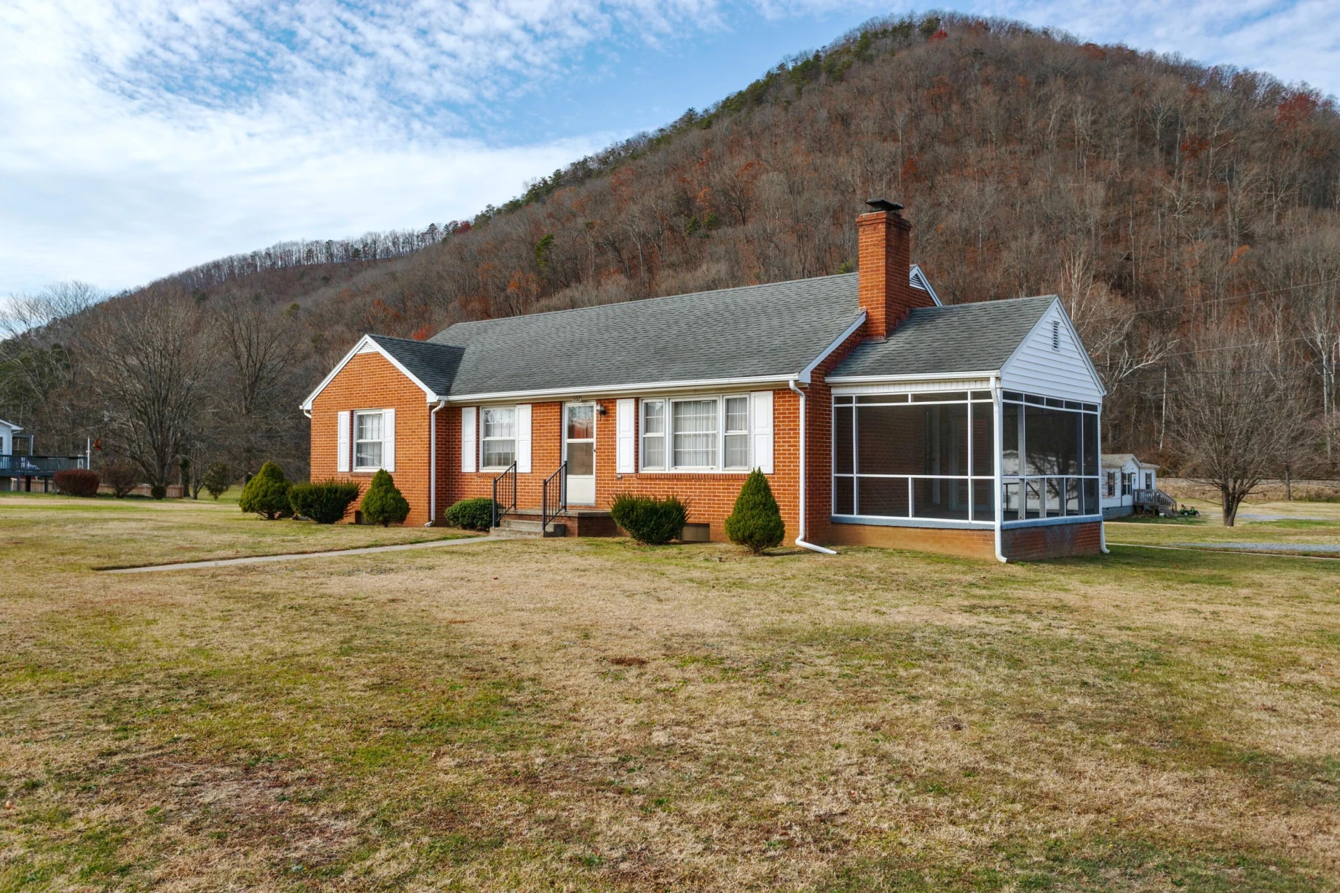 1102 Anderson St - Photo 4