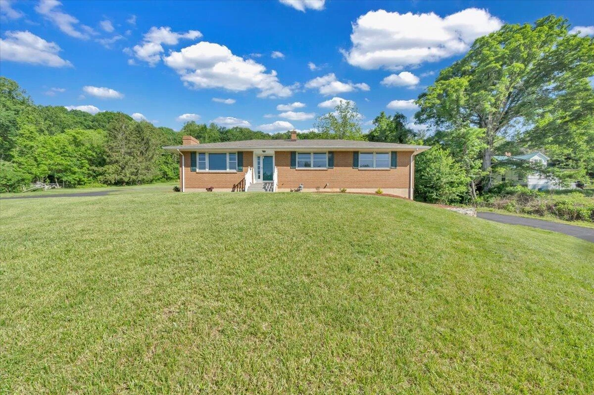 1108 E Dolly Ann Dr