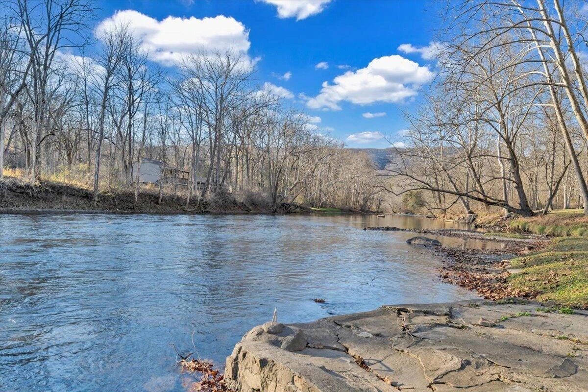 254 River Rd S